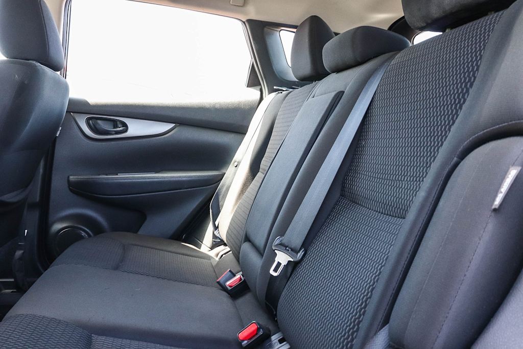 Thumbnail: 2021 Nissan Rogue Sport - 9