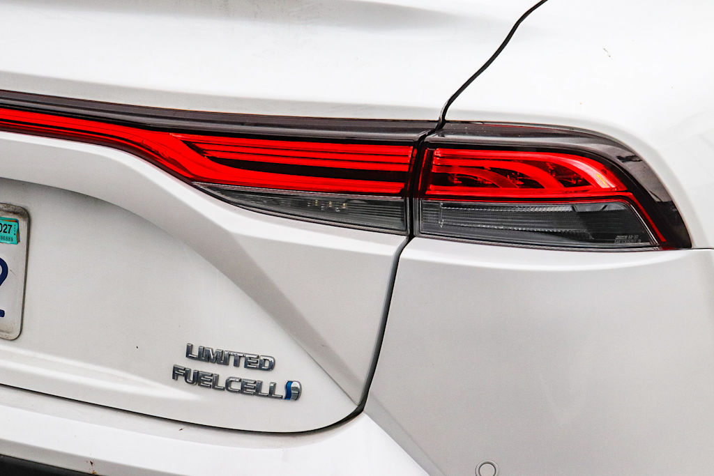 Thumbnail: 2021 Toyota Mirai - 15