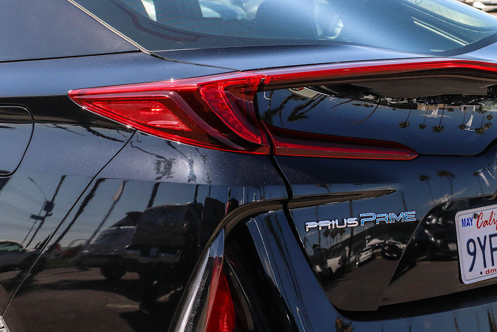 Thumbnail: 2021 Toyota Prius Prime - 18