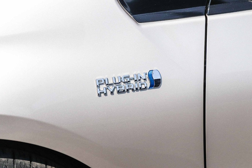 Thumbnail: 2020 Toyota Prius Prime - 21