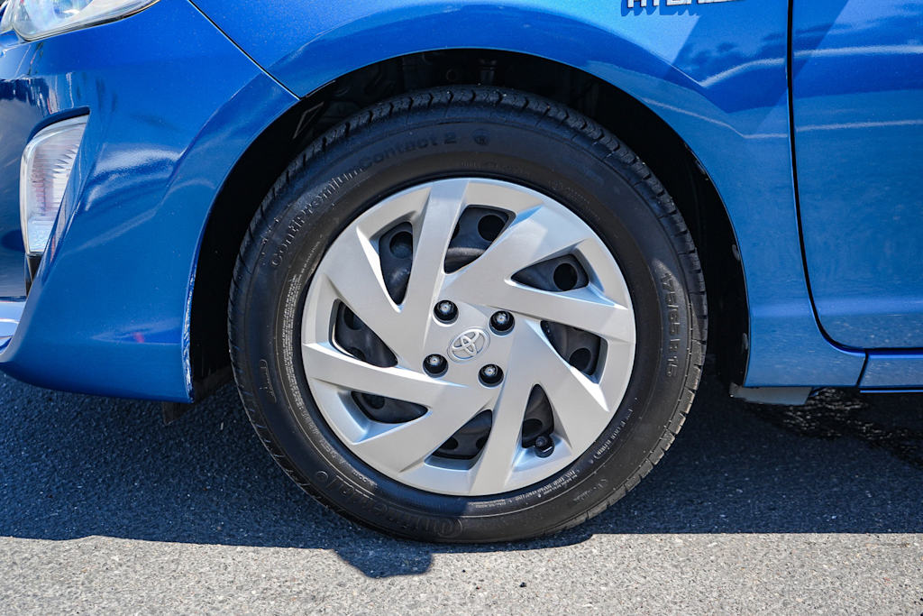 Thumbnail: 2015 Toyota Prius c - 22