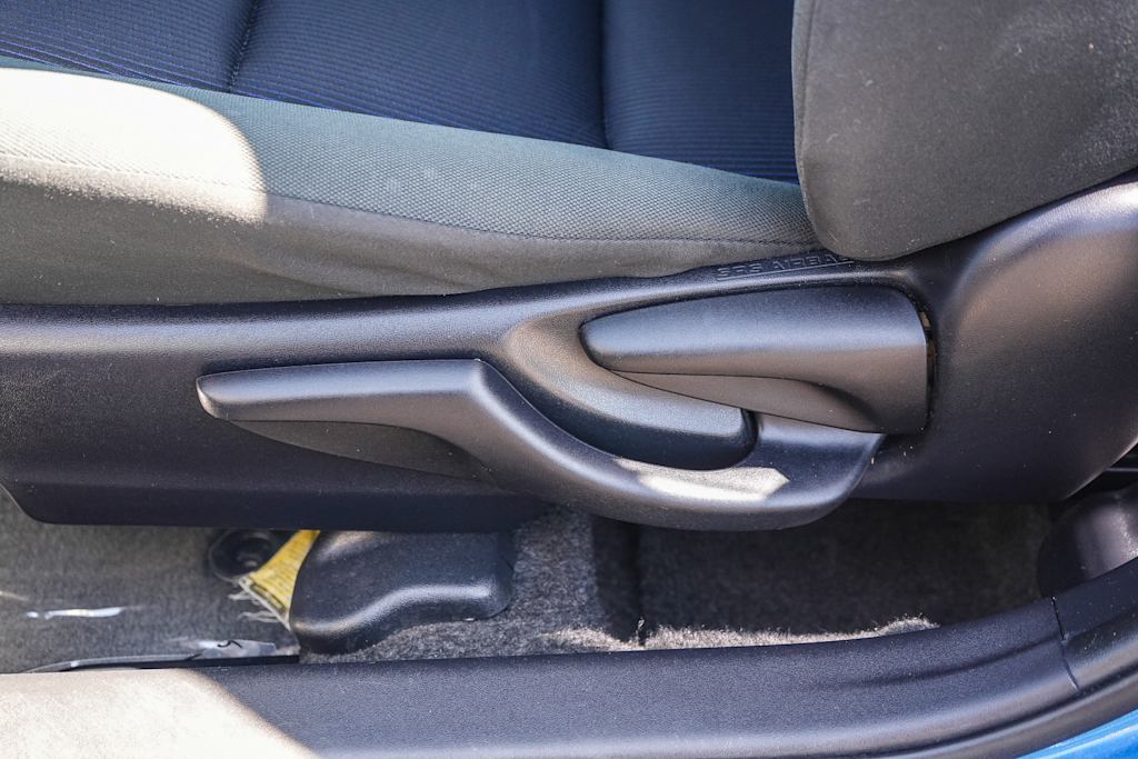 Thumbnail: 2015 Toyota Prius c - 23