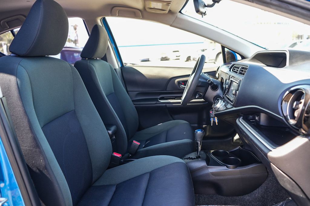 Thumbnail: 2015 Toyota Prius c - 9