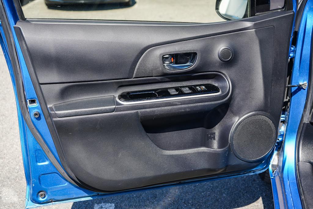 Thumbnail: 2015 Toyota Prius c - 24