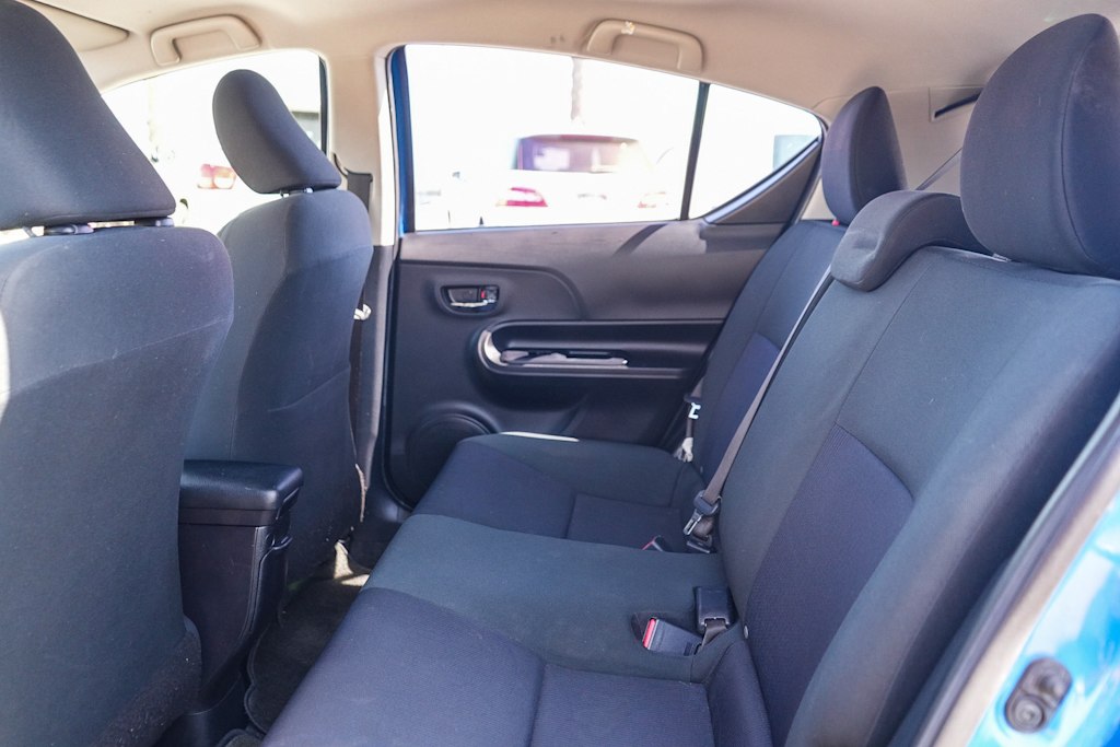 Thumbnail: 2015 Toyota Prius c - 11