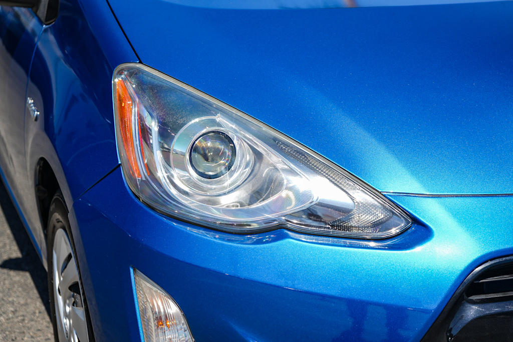 Thumbnail: 2015 Toyota Prius c - 18