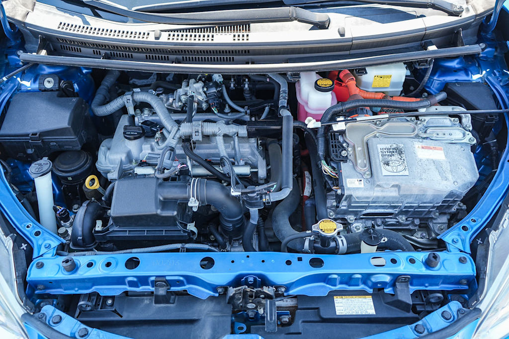 Thumbnail: 2015 Toyota Prius c - 7