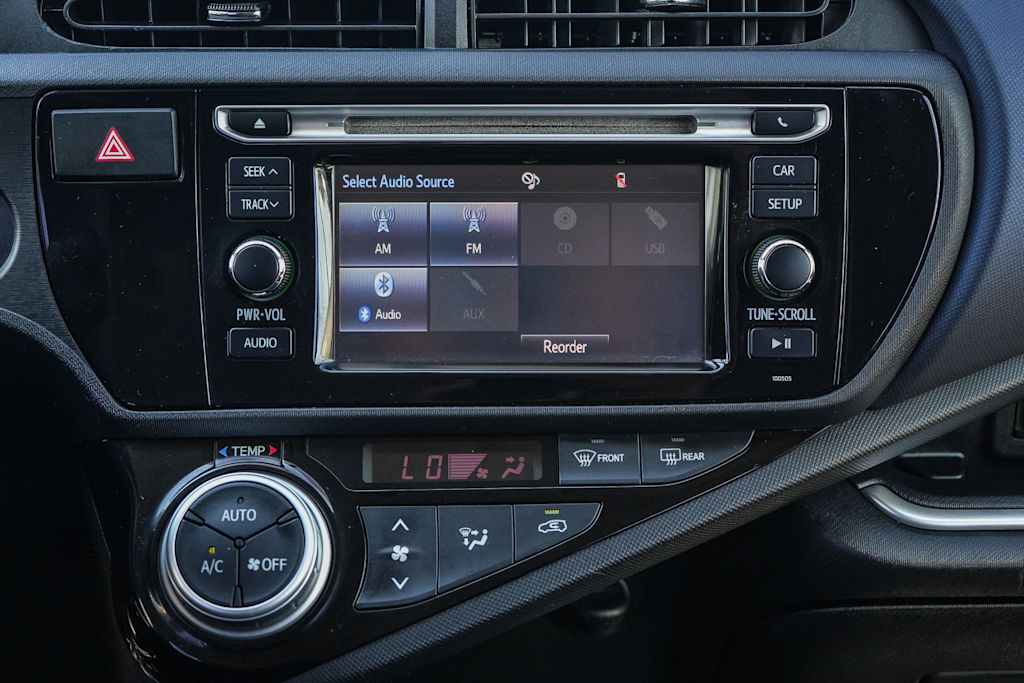 Thumbnail: 2015 Toyota Prius c - 13