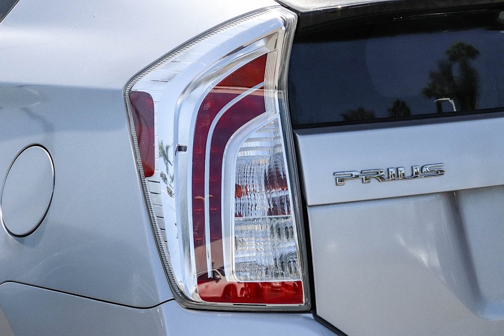 Thumbnail: 2014 Toyota Prius - 17