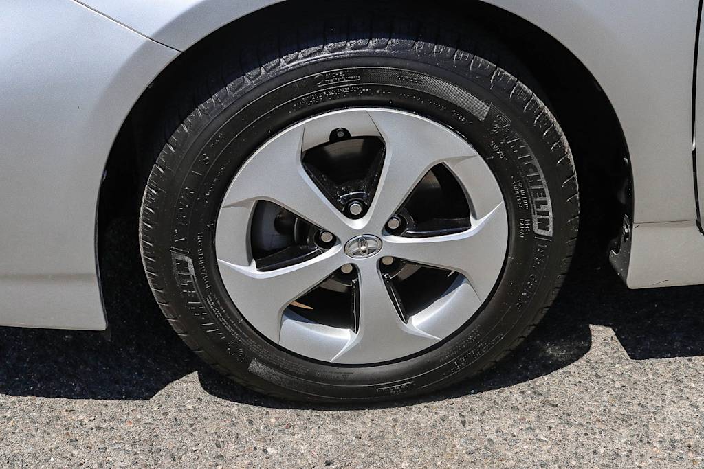 Thumbnail: 2014 Toyota Prius - 21