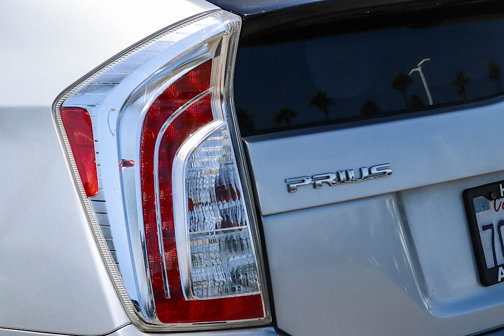 Thumbnail: 2014 Toyota Prius - 19