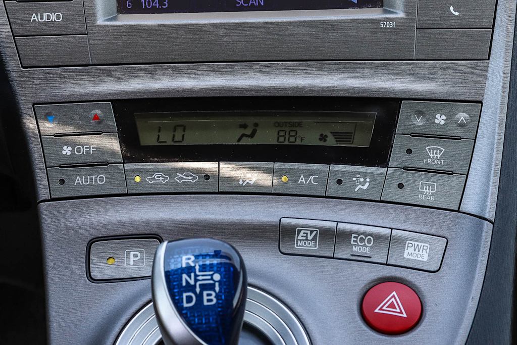 Thumbnail: 2014 Toyota Prius - 23
