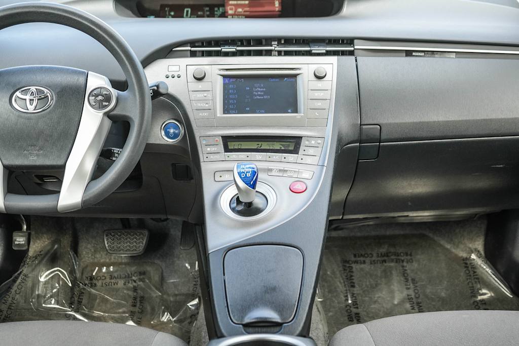 Thumbnail: 2015 Toyota Prius - 9