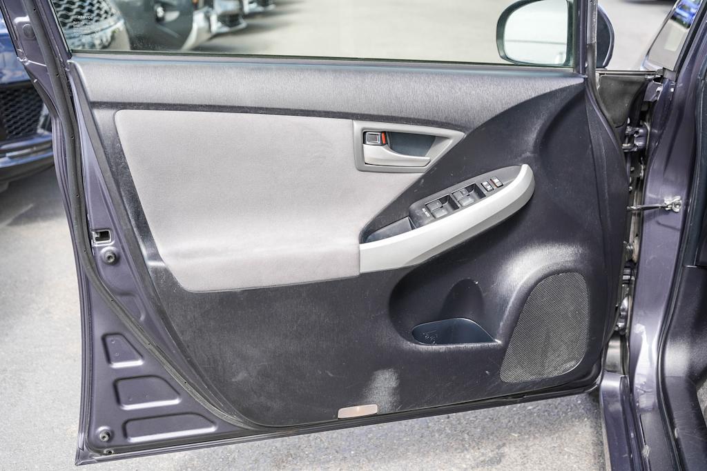 Thumbnail: 2015 Toyota Prius - 23