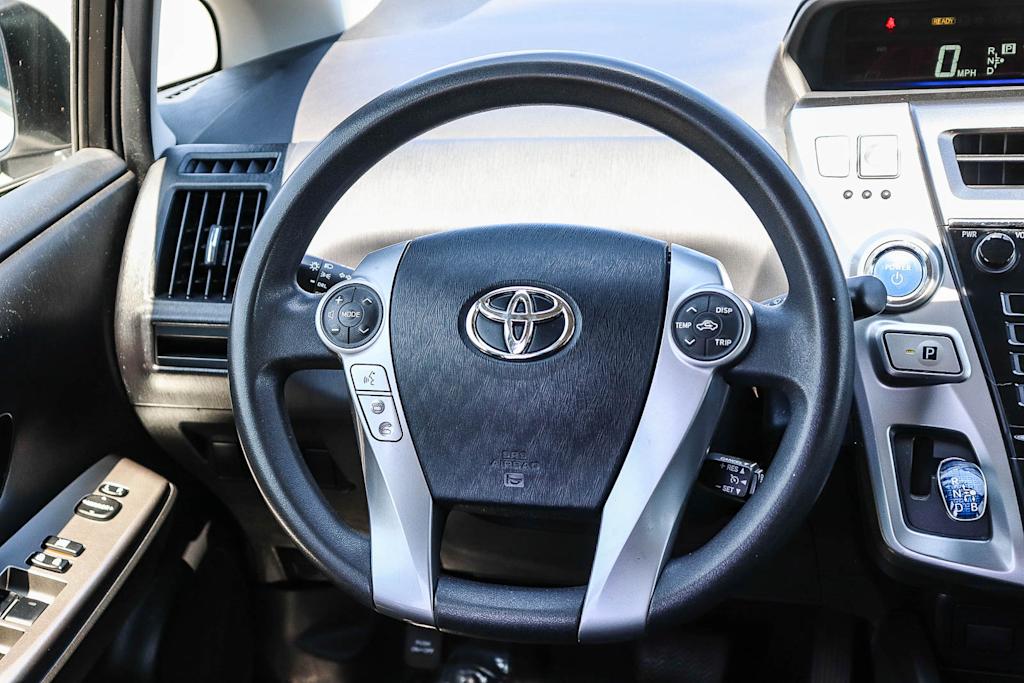 Thumbnail: 2017 Toyota Prius v - 9
