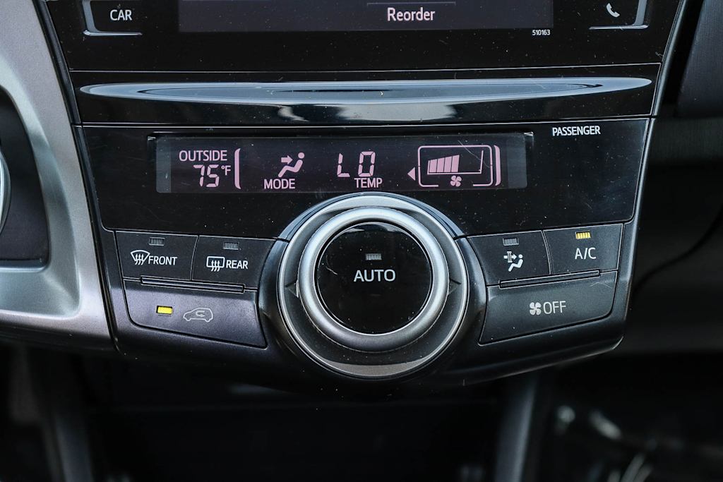Thumbnail: 2017 Toyota Prius v - 24