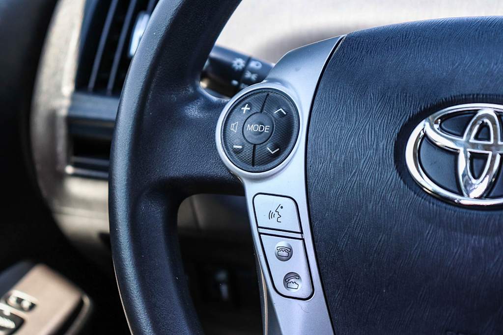 Thumbnail: 2017 Toyota Prius v - 25