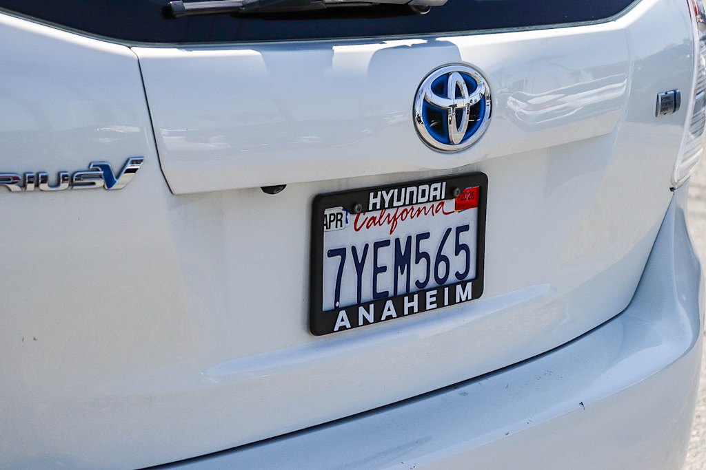 Thumbnail: 2017 Toyota Prius v - 20