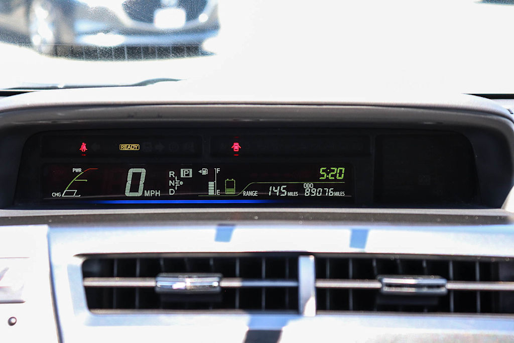 Thumbnail: 2017 Toyota Prius v - 23