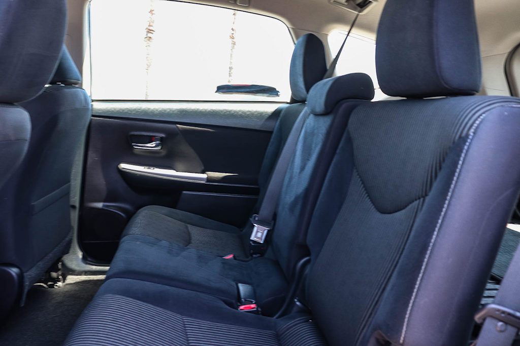 Thumbnail: 2017 Toyota Prius v - 12