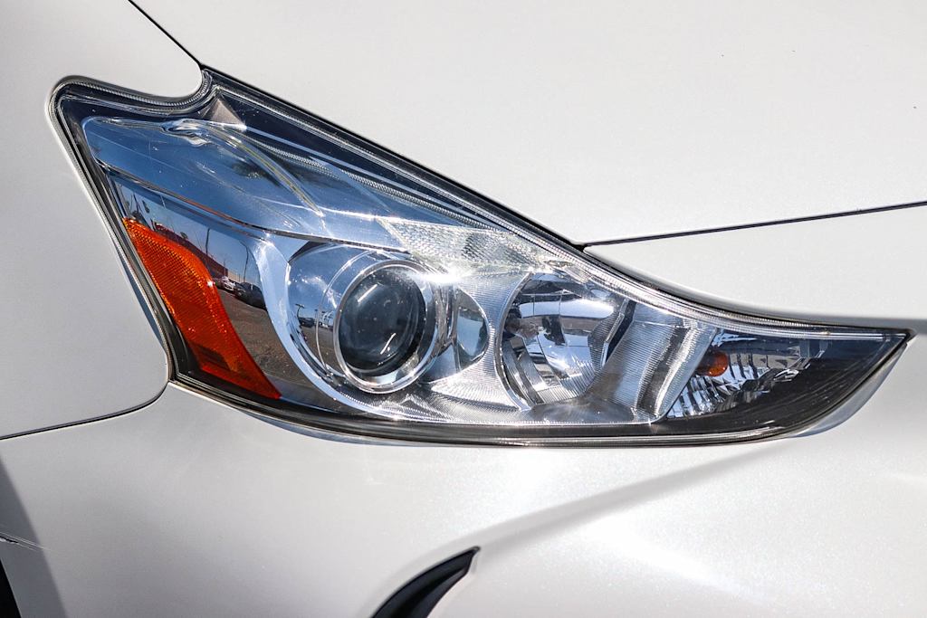Thumbnail: 2017 Toyota Prius v - 17