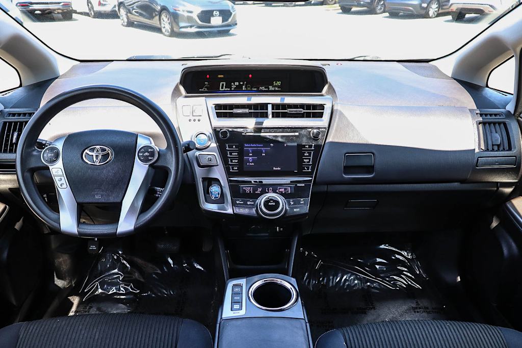 Thumbnail: 2017 Toyota Prius v - 2