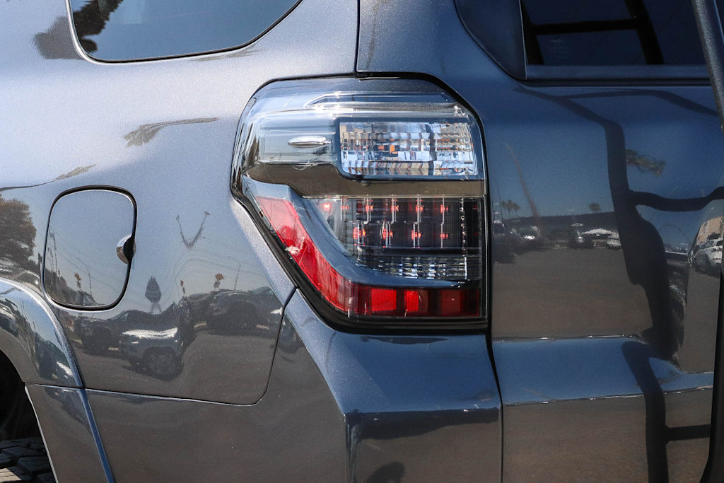 Thumbnail: 2019 Toyota 4Runner - 21