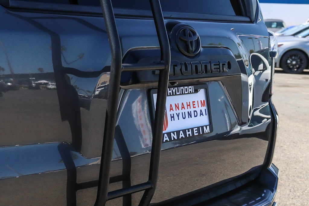 Thumbnail: 2019 Toyota 4Runner - 17
