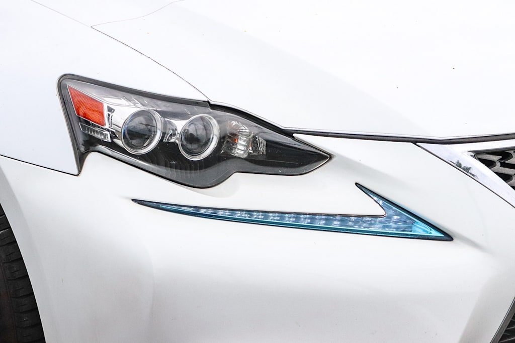 Thumbnail: 2016 Lexus IS - 20