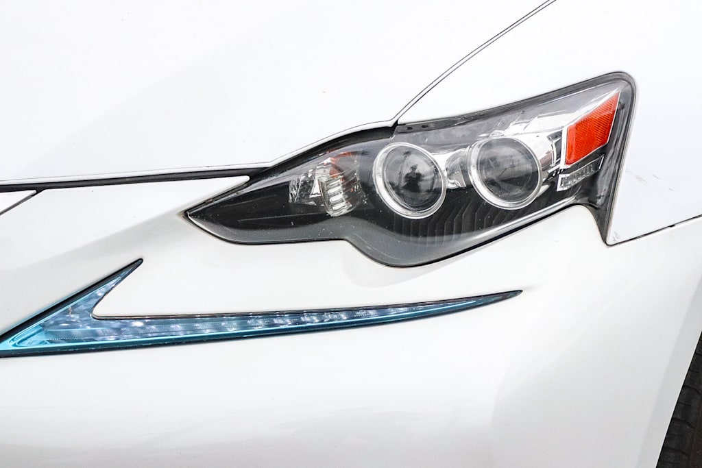 Thumbnail: 2016 Lexus IS - 9