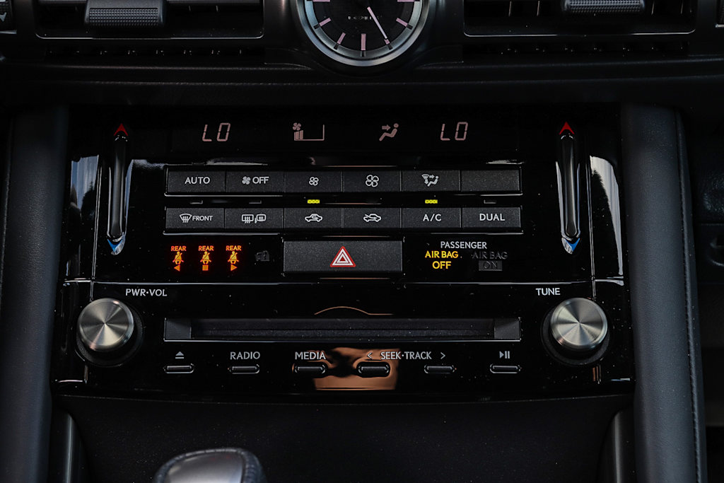 Thumbnail: 2024 Lexus ES - 24