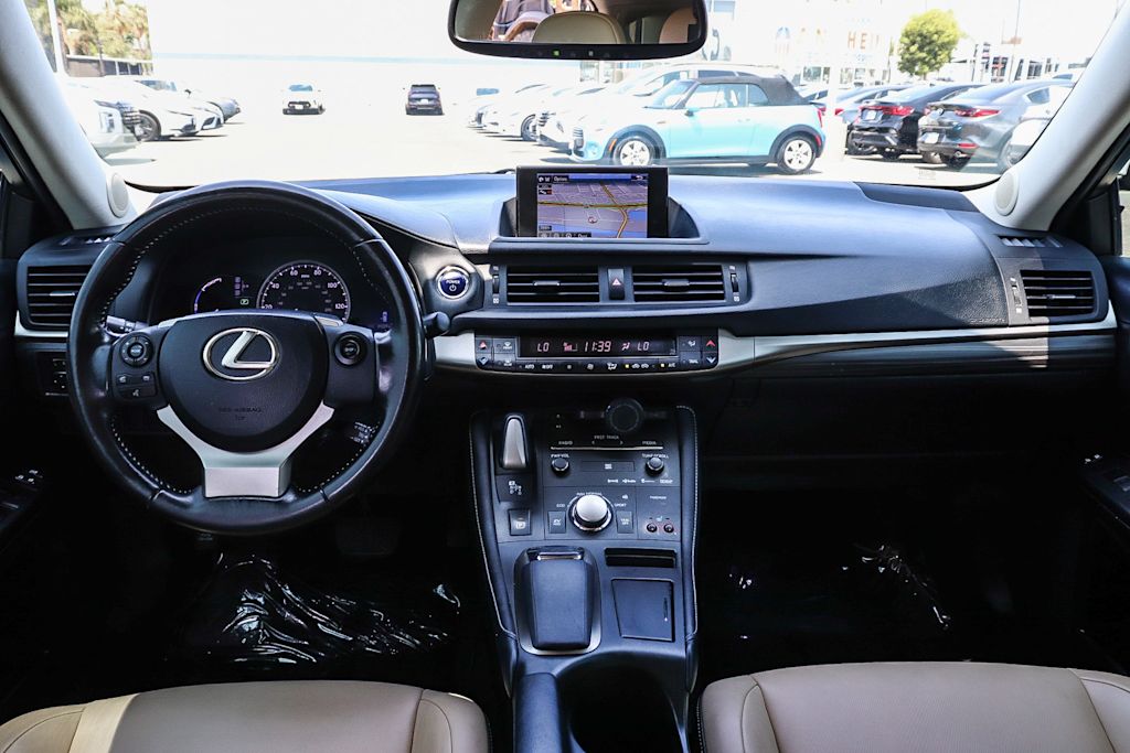 Thumbnail: 2017 Lexus CT - 2
