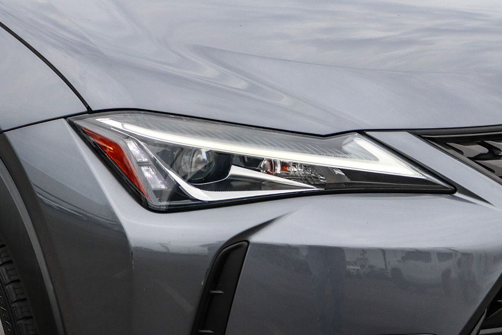 Thumbnail: 2020 Lexus UX - 18
