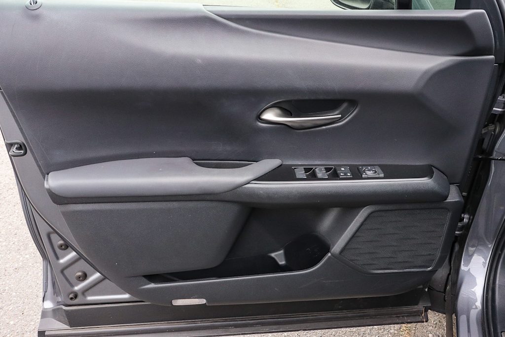 Thumbnail: 2020 Lexus UX - 32