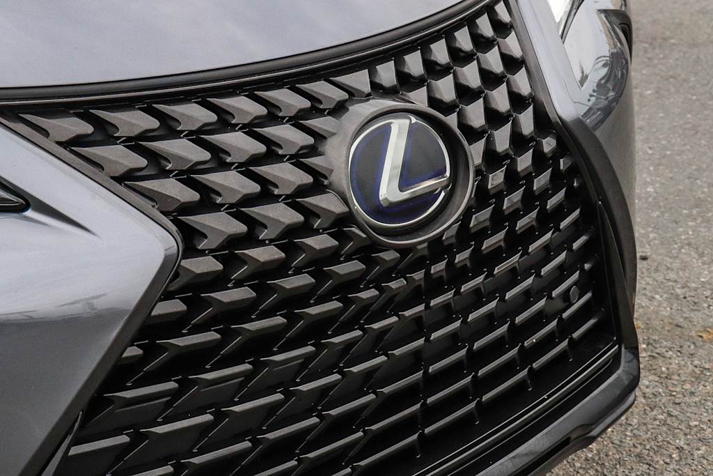 Thumbnail: 2020 Lexus UX - 19