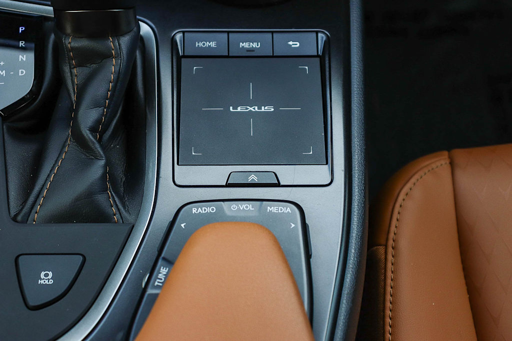 Thumbnail: 2022 Lexus UX - 27