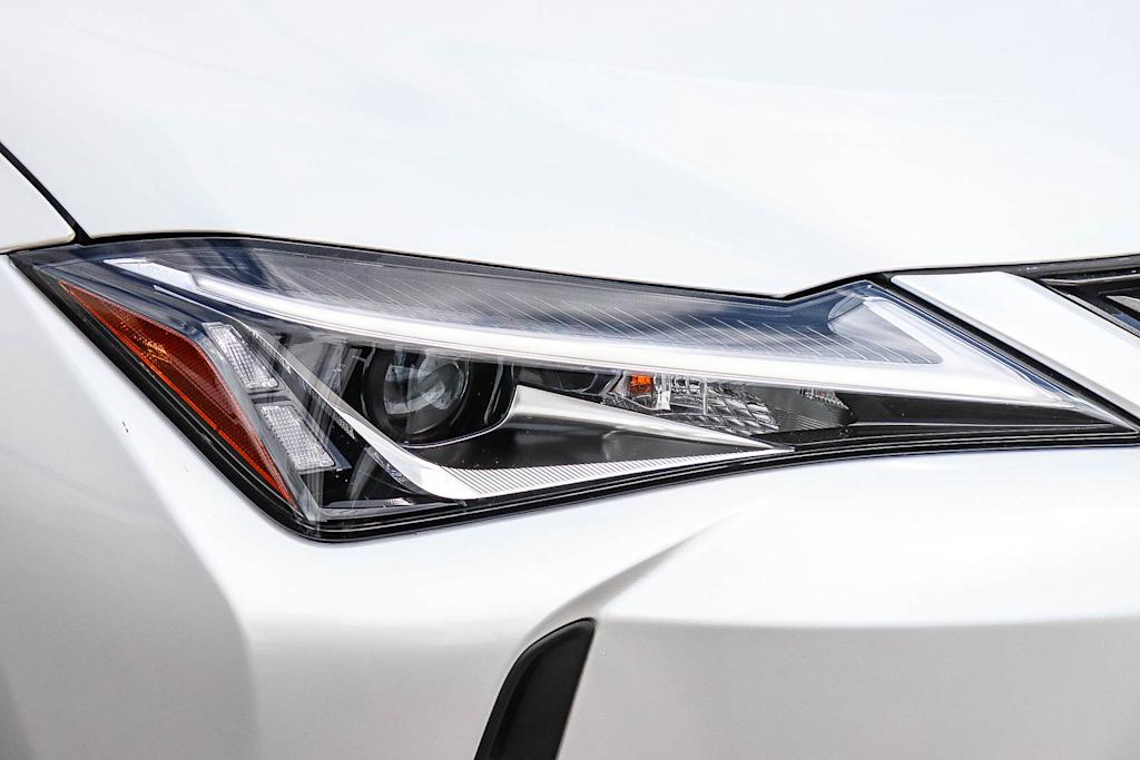 Thumbnail: 2022 Lexus UX - 18