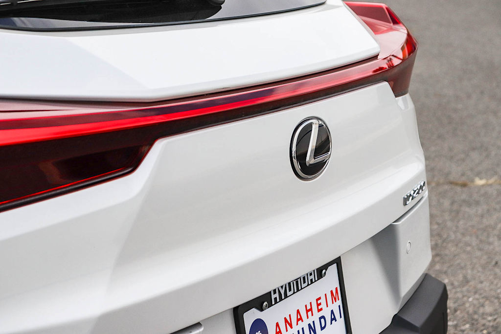 Thumbnail: 2022 Lexus UX - 6
