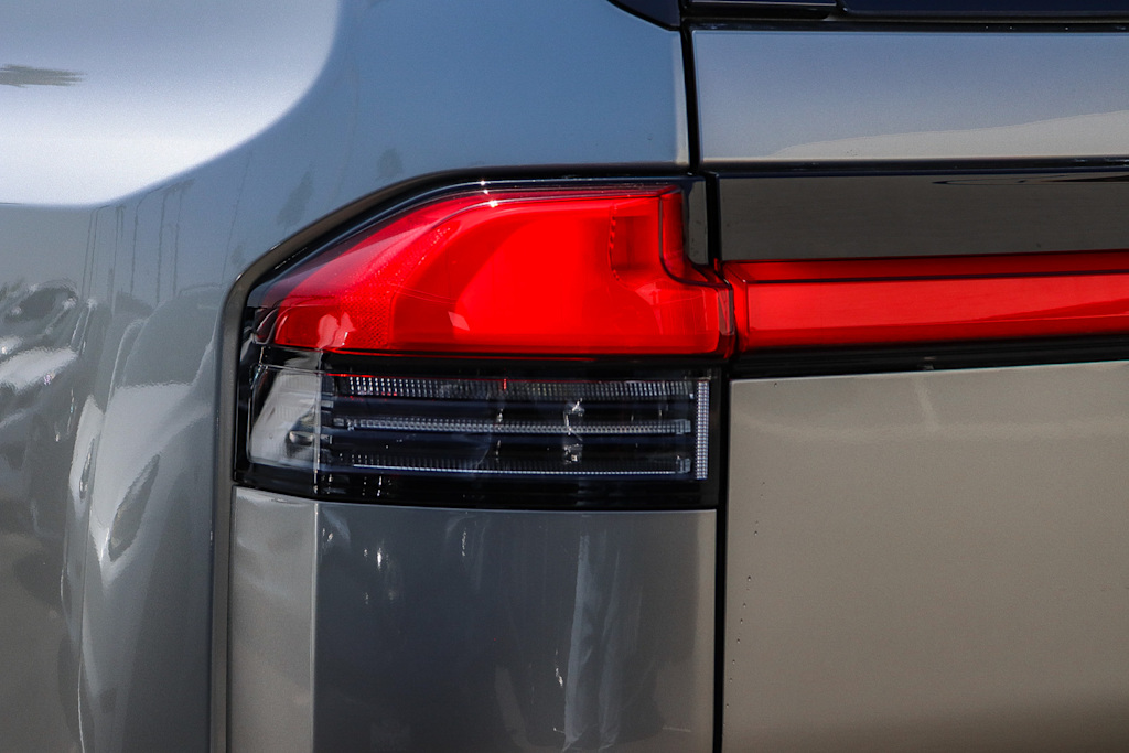 Thumbnail: 2024 Lexus ES - 20