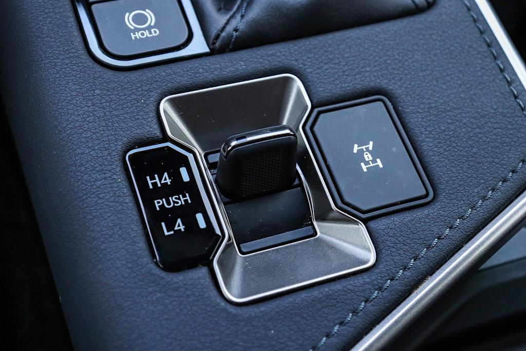 Thumbnail: 2024 Lexus ES - 29
