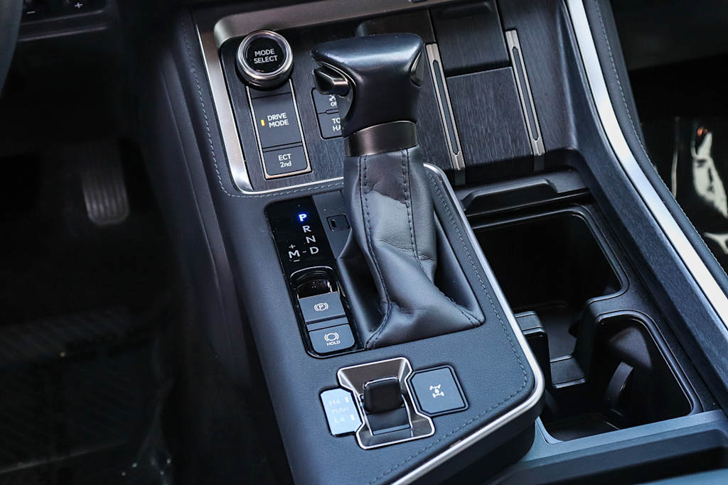 Thumbnail: 2024 Lexus ES - 25
