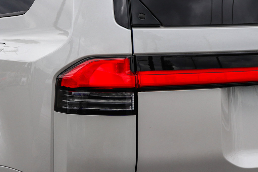 Thumbnail: 2025 Lexus ES - 21