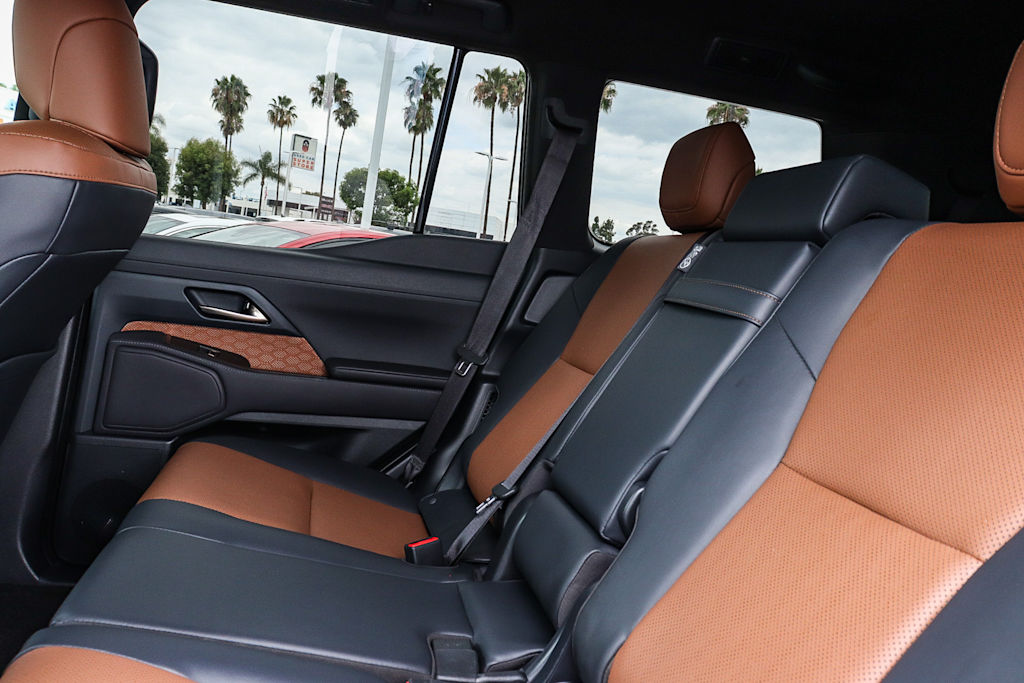 Thumbnail: 2025 Lexus ES - 12
