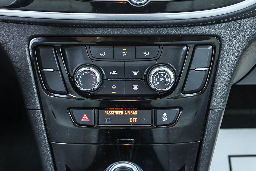 Thumbnail: 2019 Buick Encore - 22