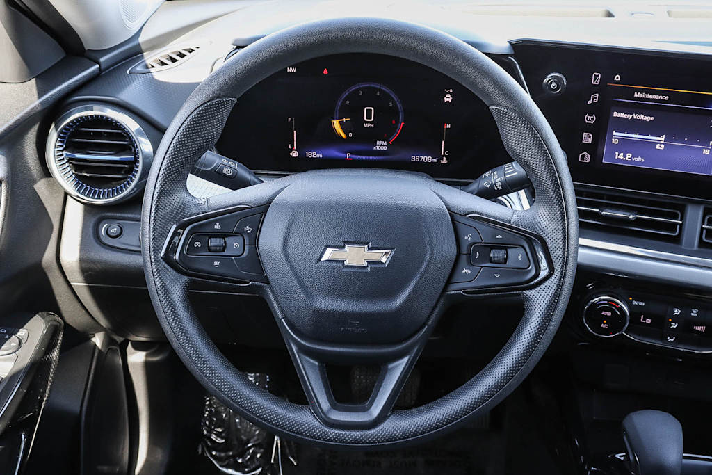 Thumbnail: 2024 Chevrolet Trax - 3