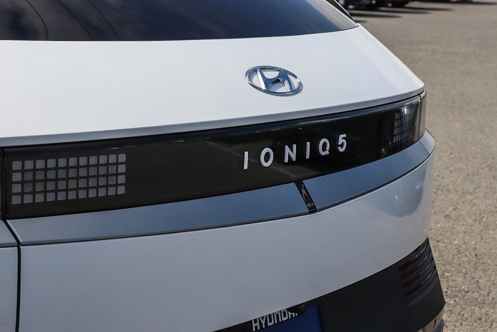 Thumbnail: 2024 Hyundai Ioniq 5 - 19