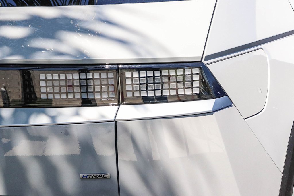 Thumbnail: 2023 Hyundai Ioniq 5 - 18