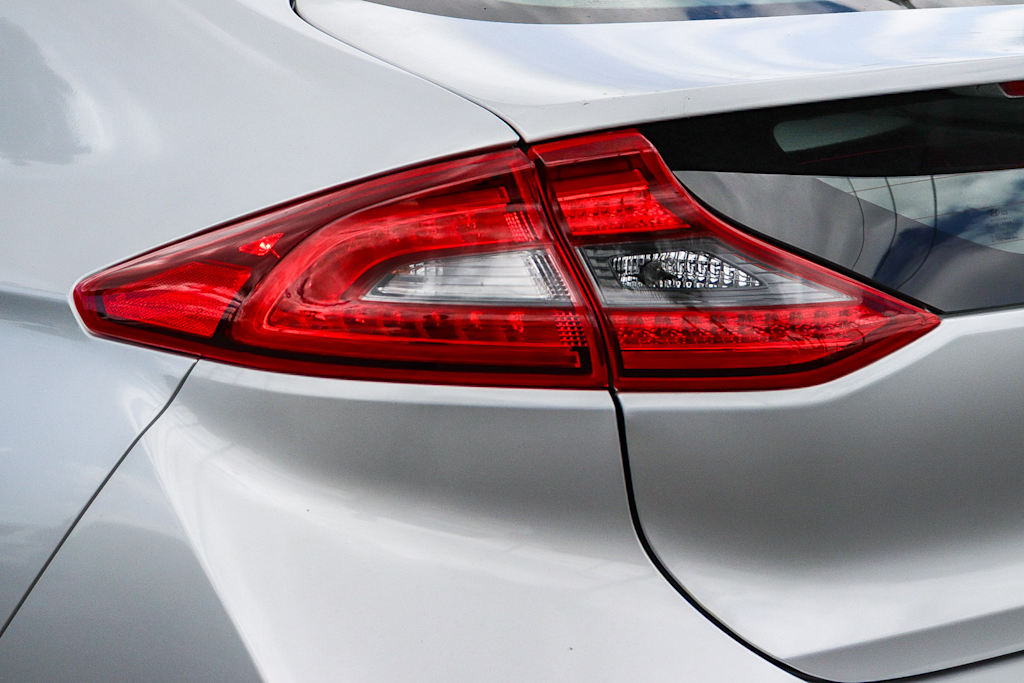 Thumbnail: 2019 Hyundai Ioniq - 19