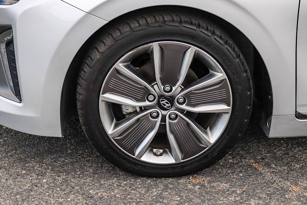 Thumbnail: 2019 Hyundai Ioniq - 21
