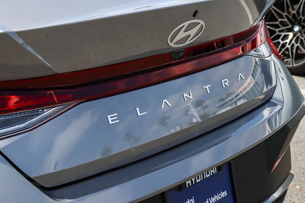Thumbnail: 2025 Hyundai Elantra - 20